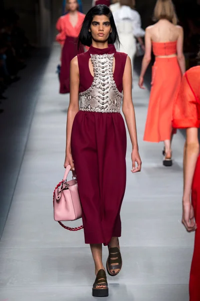 Look 15